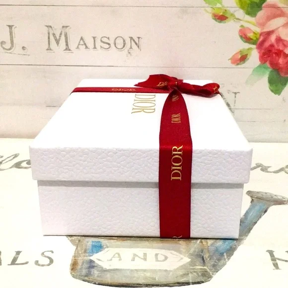 Brand New! DIOR Holiday Red White & Gold Gift Box/Envelope/Tissue/Ribbon Set!❤️✨ - Picture 8 of 15